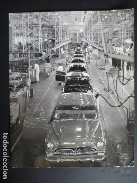 Fotograf&iacute;a antigua: JAPON FABRICA TOYOTA AUTOMOVILES 1975 ANTIGUA FOTOGRAFIA 18 X 24 CM