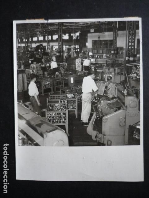 Fotograf&iacute;a antigua: TOKIO JAPON FABRICA HINO MOTORS AUTOMOVILES 1960 ANTIGUA FOTOGRAFIA 13 X 18 CM
