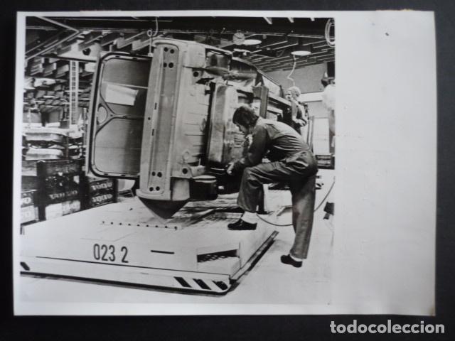 Alte Fotografie: KALMAR SUECIA FABRICA AUTOMOVILES VOLVO ANTIGUA FOTOGRAFIA 18 X 13 CM