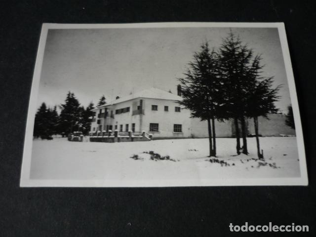 Fotograf&iacute;a antigua: PUERTO DE NAVACERRADA MADRID A&Ntilde;OS 40 ALBERGUE ANTIGUA FOTOGRAFIA 6 X 8,5 CM