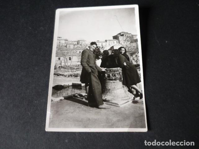 Fotografia antiga: TOLEDO AMIGOS EN LA CASA DEL GRECO ANTIGUA FOTOGRAFIA 6 X 9 CM