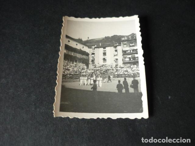 Fotografia antiga: DEVA GUIPUZCOA DIA FESTIVO 1949 ANTIGUA FOTOGRAFIA 5 X 6,5 CM