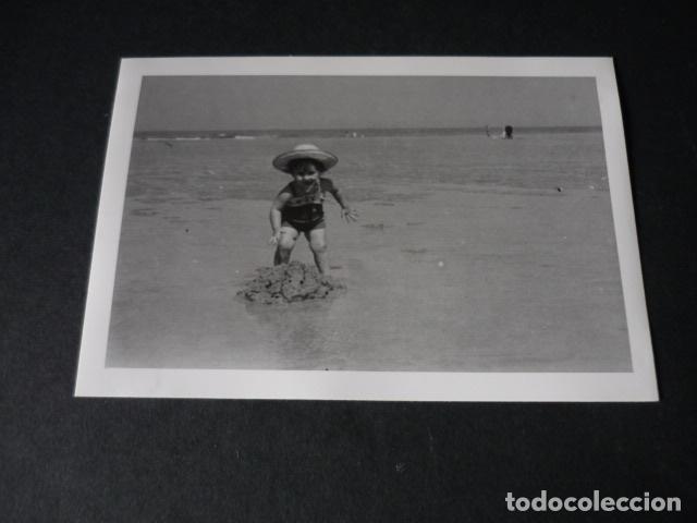 Alte Fotografie: ZARAUZ GUIPUZCOA EN LA PLAYA ANTIGUA FOTOGRAFIA 7,5 X 10,5 CM