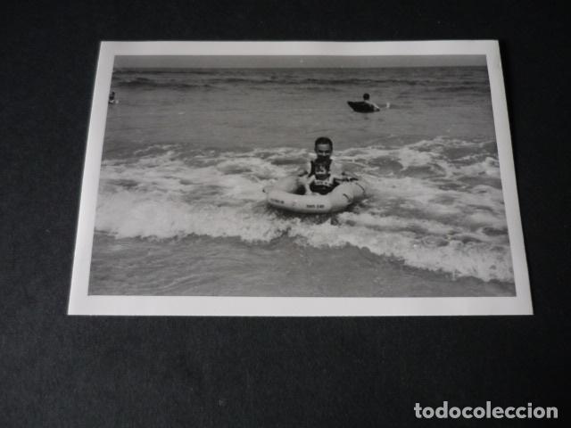 Alte Fotografie: ZARAUZ GUIPUZCOA EN LA PLAYA ANTIGUA FOTOGRAFIA 7,5 X 10,5 CM