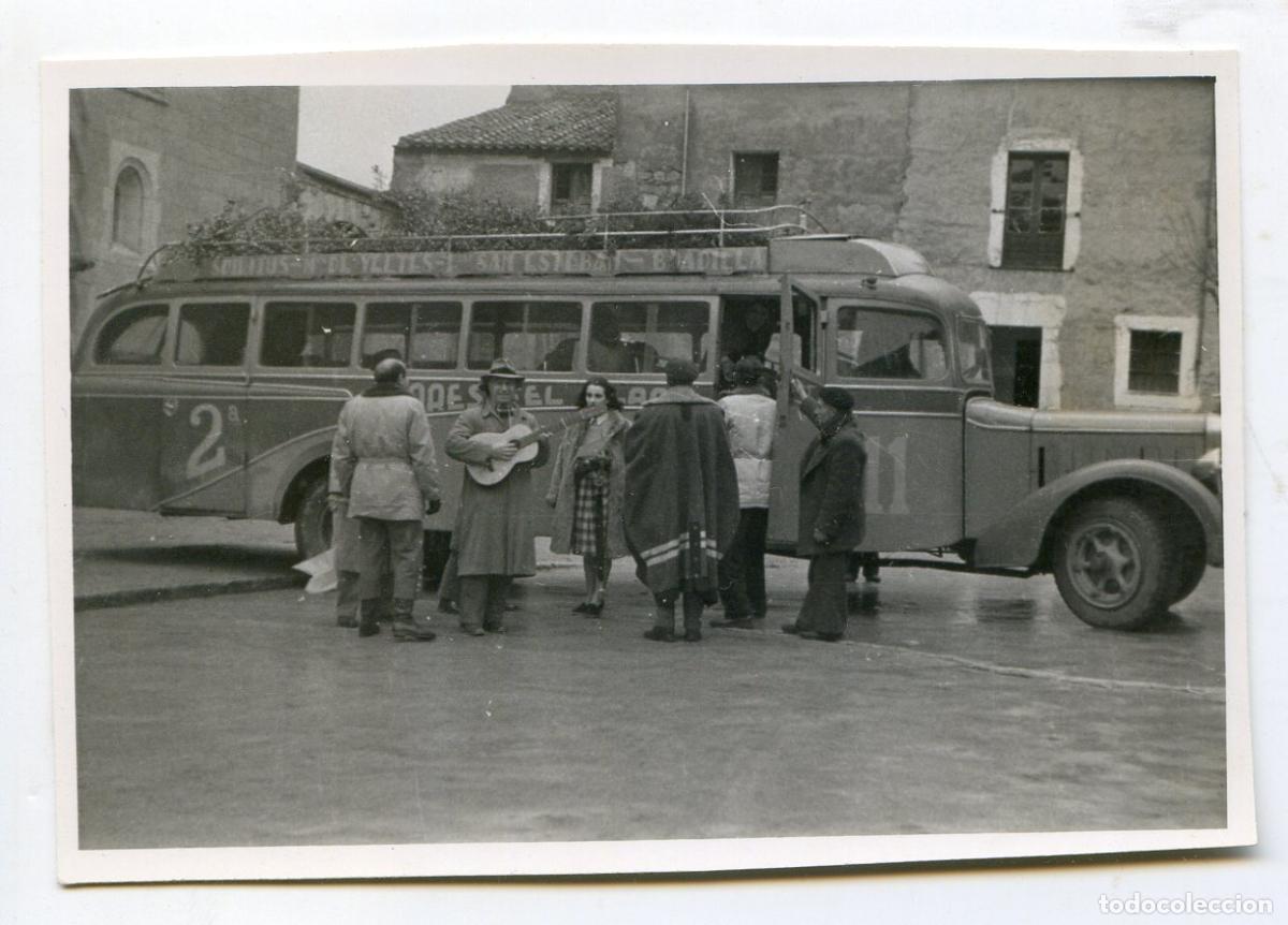 Antique Photography: Autob&uacute;s en Ciudad Rodrigo, l&iacute;nea Sancti Spiritus, Yeltes, San Esteban, Boadilla, 1947