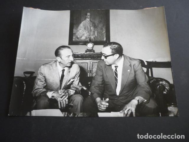 Fotografia antica: MIEMBROS DE LA ESCUDERIA MADRID AUTOMOVILISMO ANTIGUA FOTOGRAFIA 18 X 24 CM