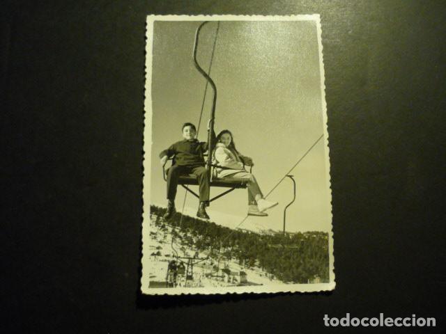 Photographie ancienne: PUERTO DE NAVACERRADA MADRID NI&Ntilde;OS EN TELESILLA ESTACION ESQUI ANTIGUA FOTOGRAFIA ANGEL FOT. 8 X 13