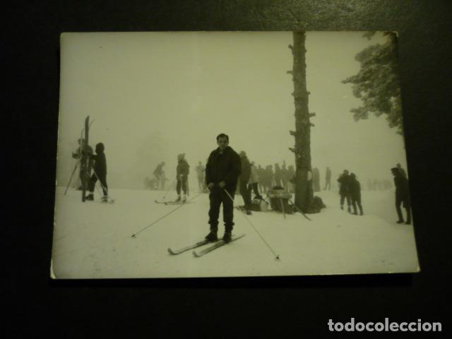 Fotografia antiga: PUERTO DE NAVACERRADA MADRID ESQUIADORES ANTIGUA FOTOGRAFIA 7,5 X 10,5 CM