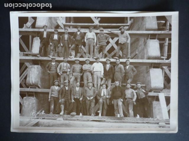 Fotograf&iacute;a antigua: BARCELONA OPERARIOS EMPRESA INGENIEROS E. REMY Y CIA FOTOGRAFIA 1928 17 X 24 CM