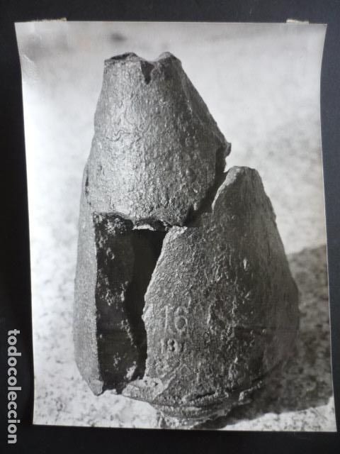 Fotografia antiga: LAS ROZAS MADRID ESPOLETAS DE CA&Ntilde;ON GUERRA CIVIL ANTIGUA FOTOGRAFIA 18 X 24 CM