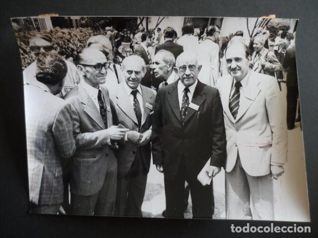 Fotograf&iacute;a antigua: SAN BAUDLIO DE LLOBREGAT BARCELONA PILOTOS REPUBLICANOS REUNION 1976 ANTIGUA FOTOGRAFIA 18 X 24 CM