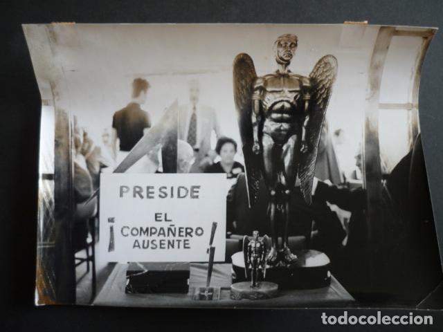 Fotograf&iacute;a antigua: SAN BAUDILIO DE LLOBREGAT BARCELONA PILOTOS REPUBLICANOS REUNION 1976 ANTIGUA FOTOGRAFIA 18 X 24 CM