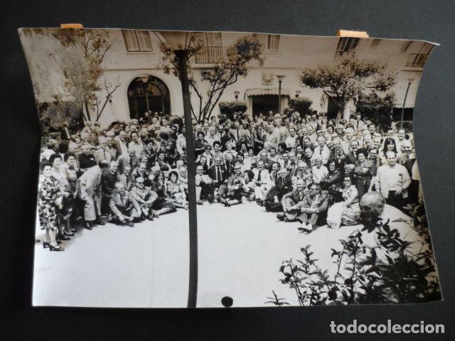 Fotograf&iacute;a antigua: SAN BAUDILIO DE LLOBREGAT BARCELONA PILOTOS REPUBLICANOS REUNION 1976 ANTIGUA FOTOGRAFIA 18 X 24 CM