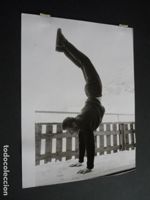 Fotografia antica: WALTER BONATTI ALPINISTA ITALIANO ANTIGUA FOTOGRAFIA 24 X 18 CM