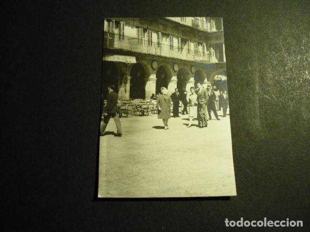 Fotograf&iacute;a antigua: SALAMANCA PLAZA MAYOR DETALLE ANTIGUA FOTOGRAFIA 6 X 9 CM