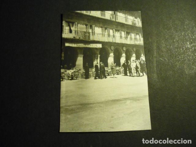 Fotograf&iacute;a antigua: SALAMANCA PLAZA MAYOR DETALLE ANTIGUA FOTOGRAFIA 6 X 9 CM