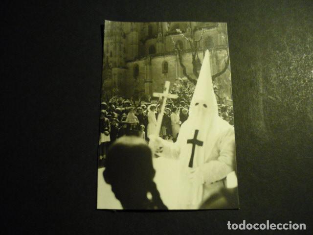 Fotografia antiga: SALAMANCA SEMANA SANTA PROCESION DETALLE ANTIGUA FOTOGRAFIA 6 X 9 CM