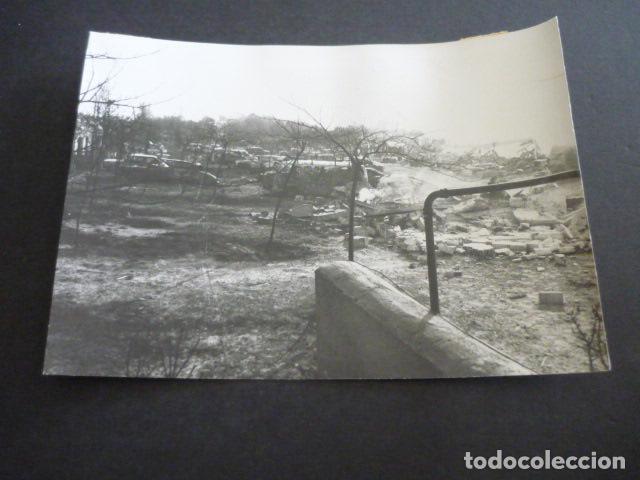 Alte Fotografie: SAN CARLOS DE LA RAPITA ALFAQUES TARRAGONA EXPLOSION CAMPING TRAGEDIA ANTIGUA FOTOGRAFIA 13 X 18 CM