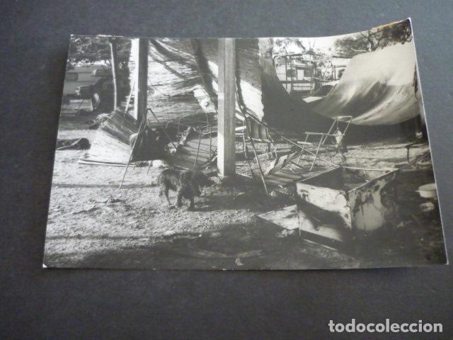 Fotografia antica: SAN CARLOS DE LA RAPITA ALFAQUES TARRAGONA EXPLOSION CAMPING TRAGEDIA ANTIGUA FOTOGRAFIA 13 X 18 CM