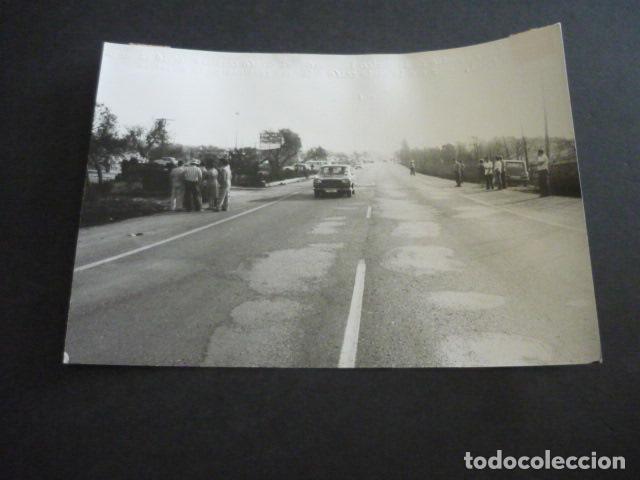 Fotografia antiga: ALFAQUES SAN CARLOS DE LA RAPITA TARRAGONA EXPLOSION CAMPING TRAGEDIA ANTIGUA FOTOGRAFIA 13 X 18 CM