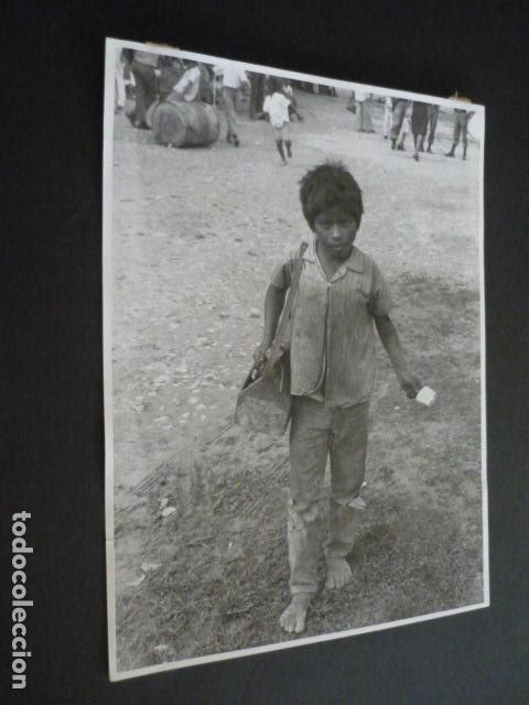 Alte Fotografie: GUATEMALA UN LIMPIABOTAS ANTIGUA FOTOGRAFIA 18 X 24 CM