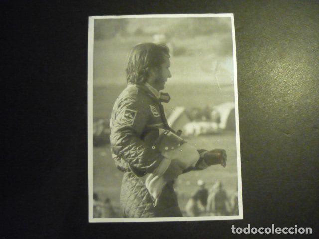 Alte Fotografie: EMERSON FITTIPALDI CORREDOR AUTOMOVILISMO ANTIGUA FOTOGRAFIA 18 X 13 CM