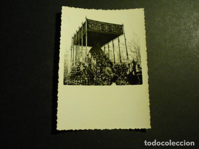 Fotograf&iacute;a antigua: SEVILLA SEMANA SANTA PROCESION ANTIGUA FOTOGRAFIA 6 X 9 CM