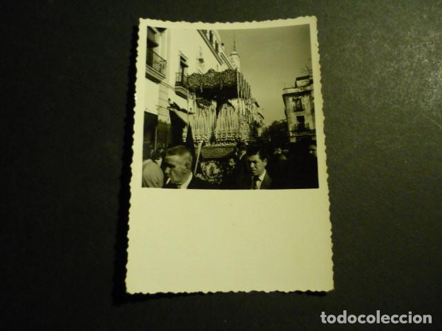 Fotograf&iacute;a antigua: SEVILLA SEMANA SANTA PROCESION ANTIGUA FOTOGRAFIA 6 X 9 CM