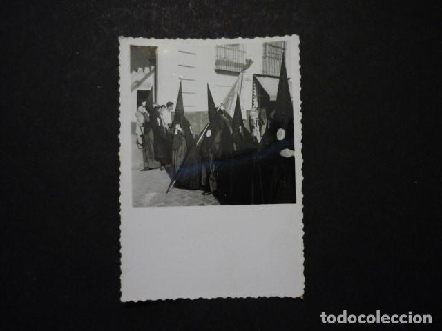 Fotograf&iacute;a antigua: SEVILLA SEMANA SANTA PROCESION ANTIGUA FOTOGRAFIA 6 X 9 CM