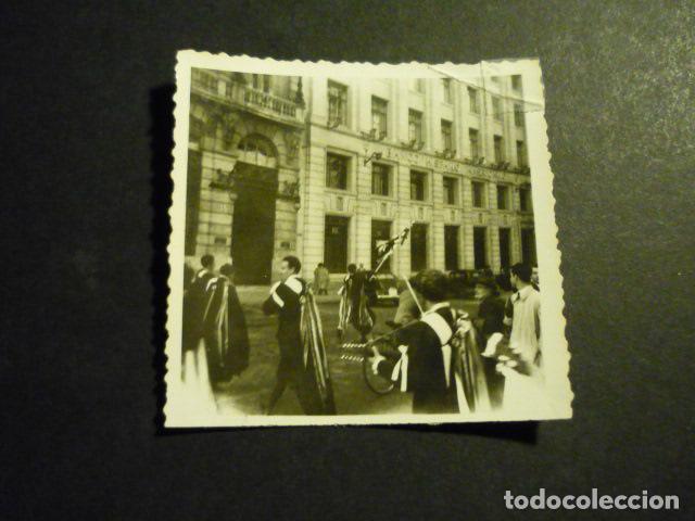 Alte Fotografie: MADRID LA TUNA EN CALLE ANTIGUA FOTOGRAFIA 6 X 6 CM