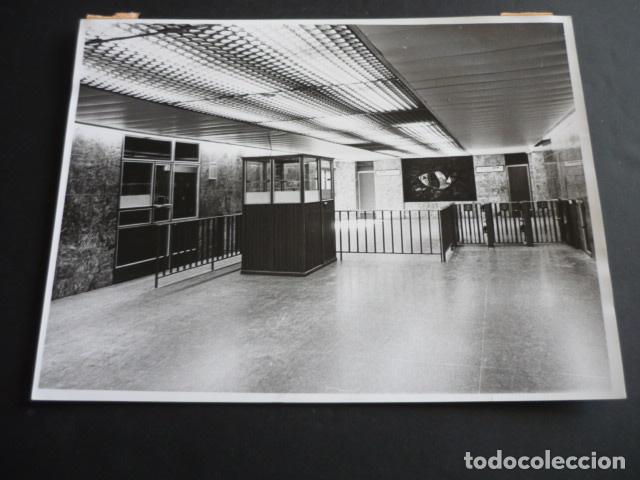 Fotografia antiga: MADRID HUELGA DE METRO ANTIGUA FOTOGRAFIA 18 X 24 CM