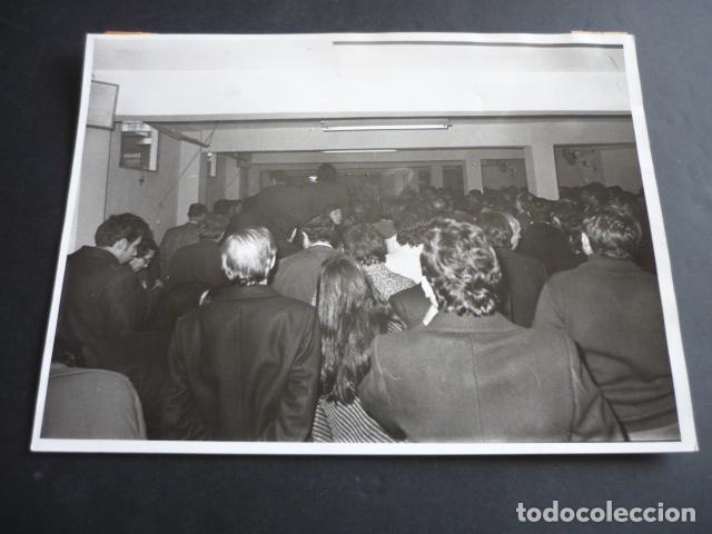 Fotograf&iacute;a antigua: MADRID HUELGA DE METRO ANTIGUA FOTOGRAFIA 18 X 24 CM