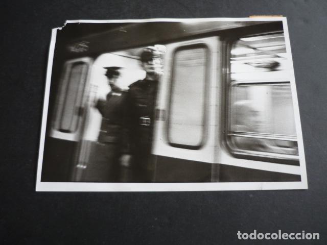 Alte Fotografie: MADRID HUELGA DE METRO ANTIGUA FOTOGRAFIA 18 X 24 CM