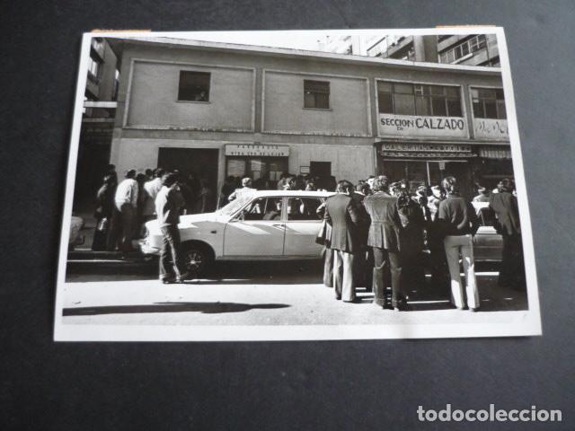 Fotograf&iacute;a antigua: MADRID HUELGA DE METRO BARRIO DEL PILAR ANTIGUA FOTOGRAFIA 18 X 13 CM