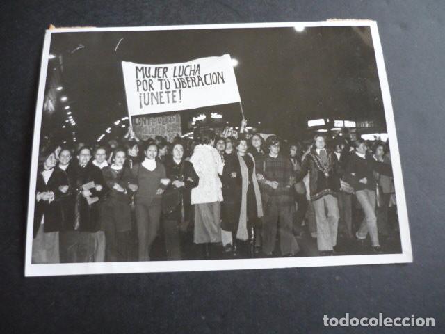 Photographie ancienne: MADRID MANIFESTACION FEMENINA ANTIGUA FOTOGRAFIA 18 X 13 CM