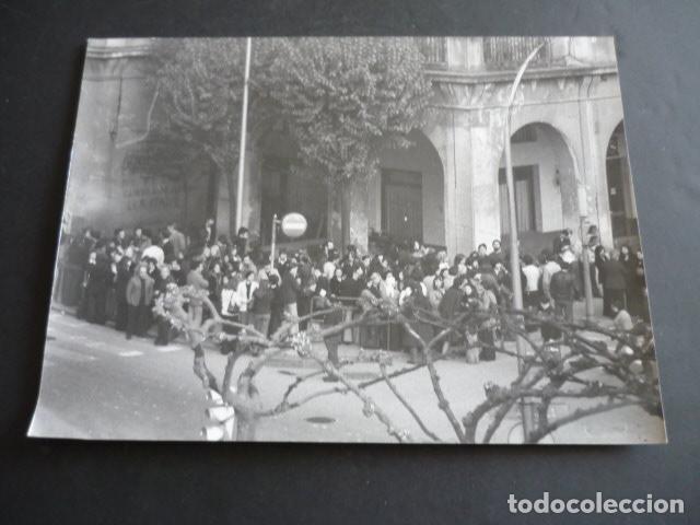 Fotograf&iacute;a antigua: EIBAR GUIPUZCOA MANIFESTACION OBREROS JATASA ANTIGUA FOTOGRAFIA 18 X 24 CM
