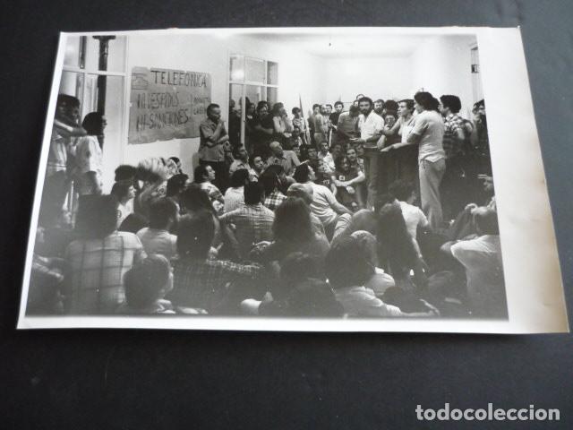 Alte Fotografie: MADRID ASAMBLEA DESPEDIDOS TELEFONICA ANTIGUA FOTOGRAFIA 16 X 24 CM