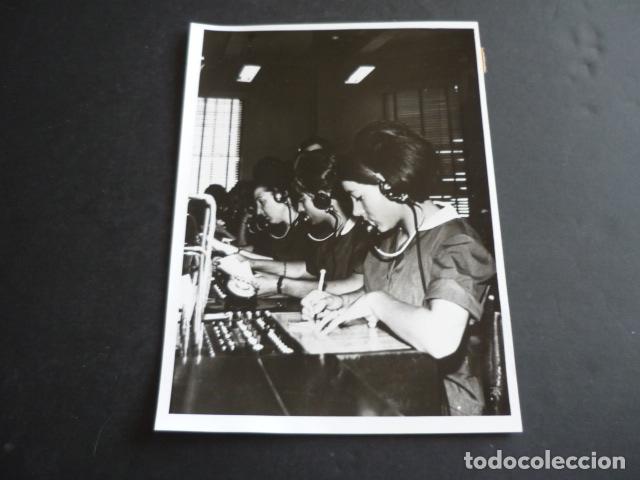 Fotograf&iacute;a antigua: MADRID PAROS DE TELEFONICA HUELGA CENTRALITA ANTIGUA FOTOGRAFIA 18 X 13 CM