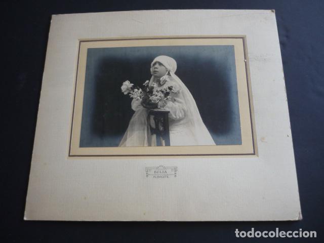 Fotograf&iacute;a antigua: ALBACETE NI&Ntilde;A PRIMERA COMUNION BELDA FOTOGRADO ANTIGUA FOTOGRAFIA SOBRE CARTON 26 X 23 CM
