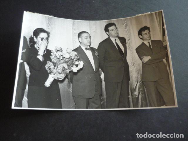 Fotografia antiga: JOSE LUIS PECKER LOCUTOR DE RADIO BECERRADA EN MADRID ANTIGUA FOTOGRAFIA 18 X 13 CM