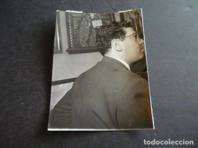 Fotografia antica: JOSE LUIS PECKER LOCUTOR RADIO RADIO MADRID ANTIGUA FOTOGRAFIA 18 X 13 CM