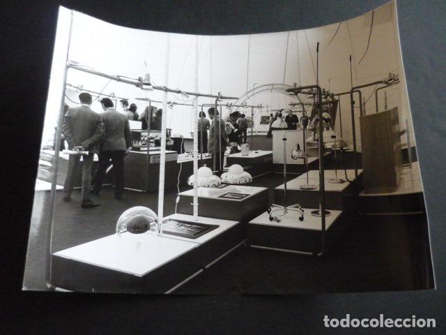 Fotografia antica: BARCELONA SALON NACIONAL DEL HOGAR HOGARHOTEL ANTIGUA FOTOGRAFIA 18 X 24 CM