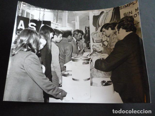 Alte Fotografie: BARCELONA SALON NACIONAL DEL HOGAR HOGARHOTEL ANTIGUA FOTOGRAFIA 18 X 24 CM