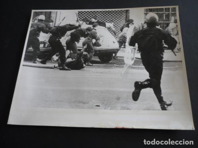 Antique Photography: BILBAO MANIFESTACION DE ESTUDIANTES POLICIA ANTIGUA FOTOGRAFIA 18 X 24 CM