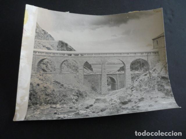 Fotografia antica: PATONES MADRID ACUEDUCTO DEL JARAMA ANTIGUA FOTOGRAFIA 18 X 24 CM