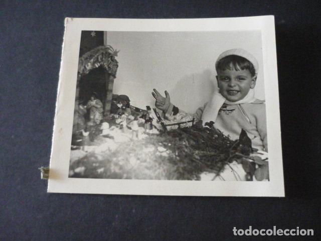 Alte Fotografie: NI&Ntilde;O ANTE NACIMIENTO BELEN PESEBRE ANTIGUA FOTOGRAFIA 15 X 12,5 CM