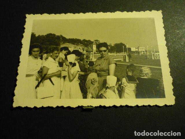 Fotografia antiga: SANTANDER FAMILIA EN CAMPA DE LA MAGDALENA ANTIGUA FOTOGRAFIA 7 X 10 CM
