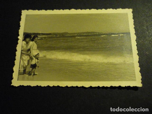 Alte Fotografie: SANTANDER EN LA PLAYA DEL SARDINERO ANTIGUA FOTOGRAFIA 7 X 10 CM