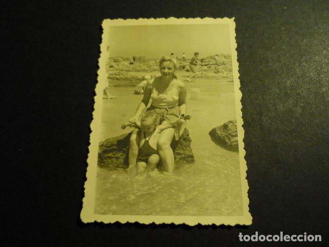 Fotograf&iacute;a antigua: SANTANDER EN LA PLAYA DEL SARDINERO ANTIGUA FOTOGRAFIA 7 X 10 CM