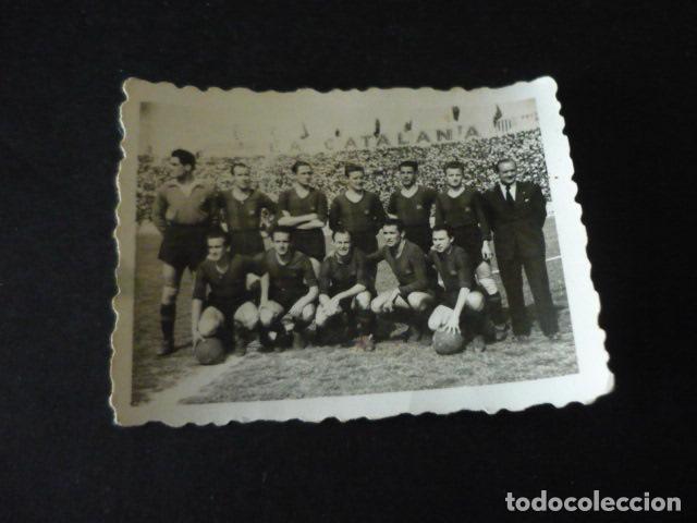 Alte Fotografie: BARCELONA F.C. EQUIPO FUTBOL JUGADORES PARTIDO RACING SANTANDER FOTOGRAFIA MAZO FOTOGRAFO 4,5 X 6 CM